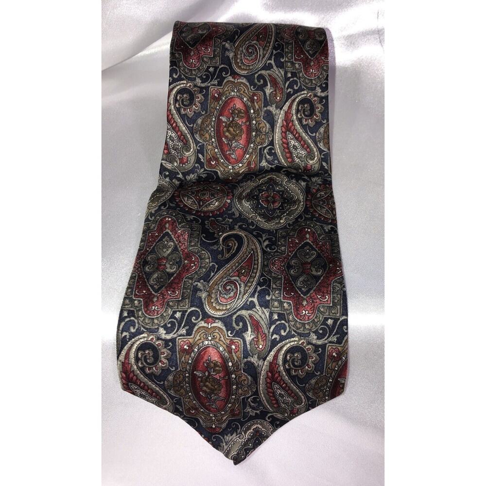 417 Van Heusen Neck Tie All Silk Paisley Blue Burgundy